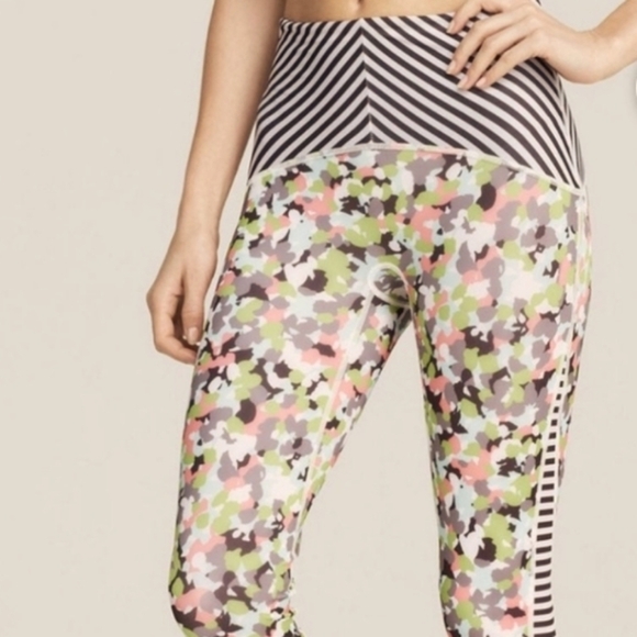 Spanx High Waisted Tummy Control Cropped Leggings Women’s Size Medium - Picture 2 of 10